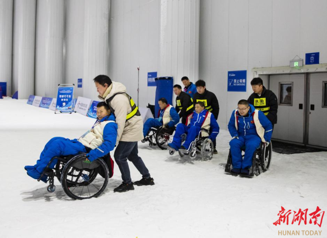 图为活动现场
